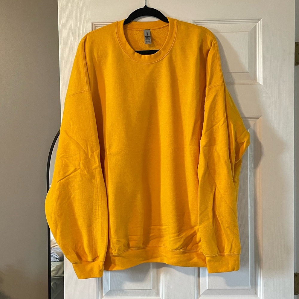 Gildan sweatshirt